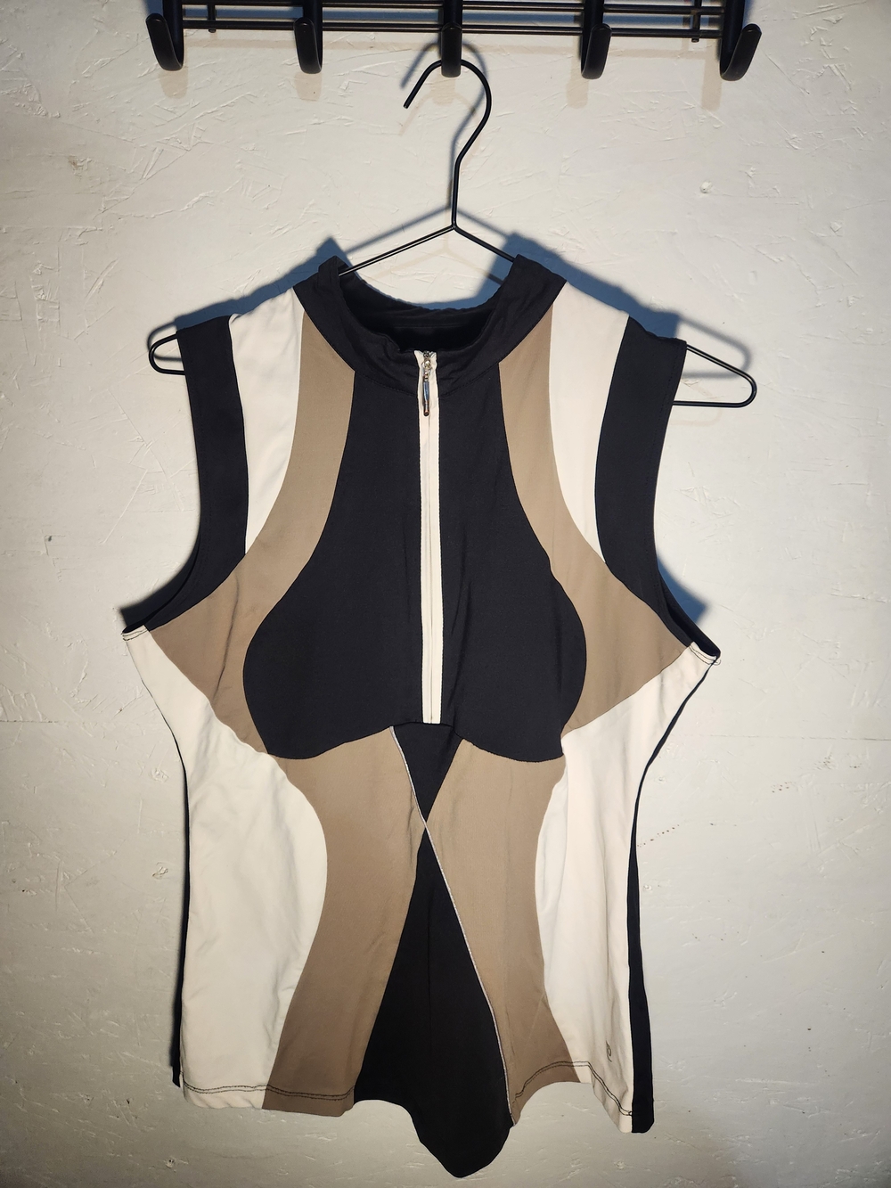 Catwalk Performance Artwear Colorblock Mock Neck Sleeveless Top